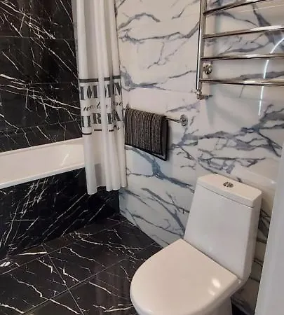 1 Bedroom On B. Khmelnytskogho - Centre *