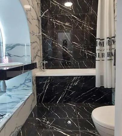 1 Bedroom On B. Khmelnytskogho - Centre Апартаменты Львов