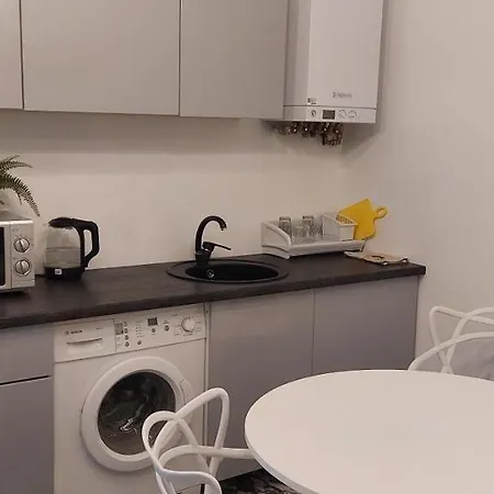 1 Bedroom On B. Khmelnytskogho - Centre *