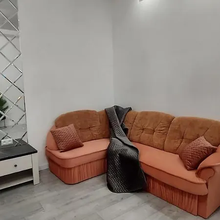 1 Bedroom On B. Khmelnytskogho - Centre *