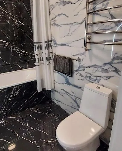 1 Bedroom On B. Khmelnytskogho - Centre *