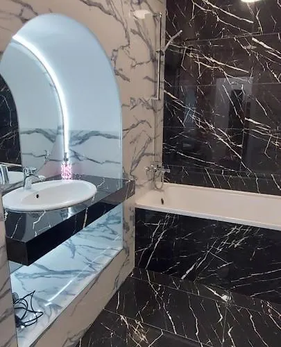 1 Bedroom On B. Khmelnytskogho - Centre Apartamento *