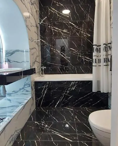 1 Bedroom On B. Khmelnytskogho - Centre Apartamento Leópolis