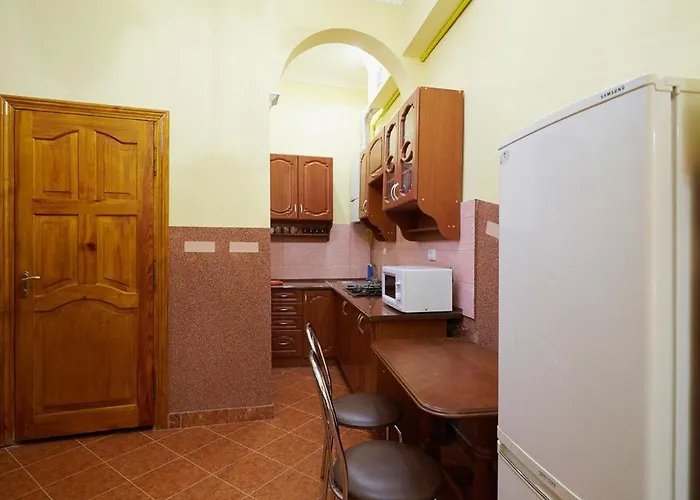 1 Bedroom On B. Khmelnytskogho - Centre *