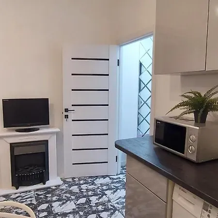 1 Bedroom On B. Khmelnytskogho - Centre Apartmán *
