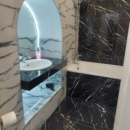 1 Bedroom On B. Khmelnytskogho - Centre Apartmán